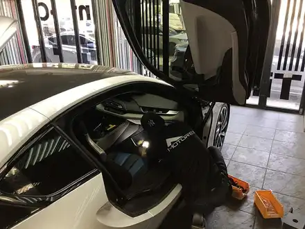 BMW i8 블랙박스 장착 아이나비QXD3000 / 커넥티드 매립 / 서울 서대문 시공 사진