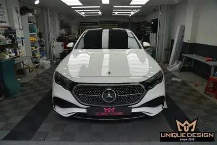 [의정부크롬죽이기] 벤츠 W214 E클래스 크롬딜리트, 고광택 블랙으로 완성한 나이트패키지 룩 / 의정부 신곡동 시공 사진