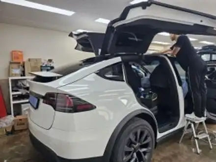 테슬라 SUV 모델X 카디언 제스 썬팅  프라이버시유리와 색감차이 없이 통일하세 / 광주 동구 산수동 시공 사진