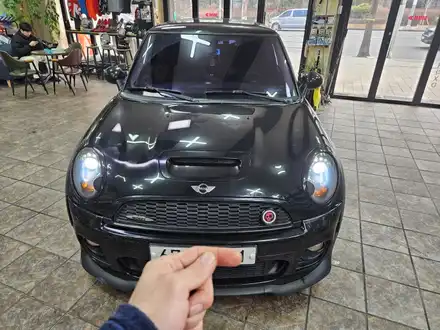 BMW 미니쿠퍼 2세대 R56 소모품 엔진오일 교환으로 차량에 컨디션을 회복시켜 드렸습니다.~~~^^ / 서울 도봉구 시공 사진