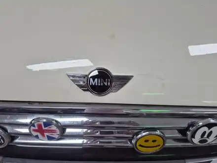 BMW 미니쿠퍼 F57 컨버터블 손상된 순정 앰블럼 교체와 깜찍이 원피스 고뱃지 장착으로 차량에 스타일을 올려드렸습니다.~~~^^ / 서울 도봉구 시공 사진