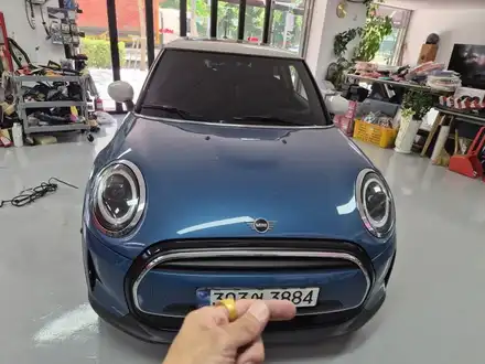 BMW 미니쿠퍼 F56 고장난 순정 블랙박스를 가성비 좋은 파인뷰 블랙박스로 교환하여 녹화기능을 모두 살려드렸습니다.~~~^^ / 서울 도봉구 시공 사진