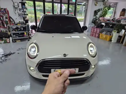 BMW 미니쿠퍼 F55 편리한 카플레이 안드로이드 오토 장착과 블랙박스 교환으로 차량이 더욱더 편리해집니다.~~~~^^ / 서울 도봉구 시공 사진