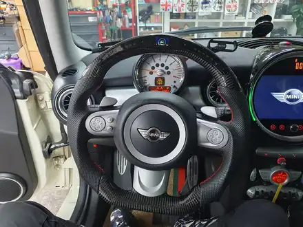 BMW 미니쿠퍼 2세대 R56 카본D컷 퍼포먼스 핸들 튜닝으로 운행에 즐거움이 더해집니다.~~~^^ / 서울 도봉구 시공 사진