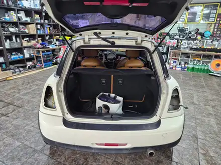 BMW 미니쿠퍼 R56 편리한 오토라이트모듈 장착과 함께 손상된 FRM 모듈교환 고질병 브레이크등을 수리하여 모든 스트레스에서 해방시켜 드렸습니다.~~~^^ / 서울 도봉구 시공 사진