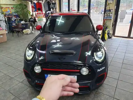 BMW 미니쿠퍼 F56 JCW 순정정품 LED 드라이빙램프 장착으로 간쥐민휘 만들어 드리고 R60 컨트리맨 후방전용 모니터 장착으로 안전하게 후진하실수 있습니다.~~~^^ / 서울 도봉구 시공 사진