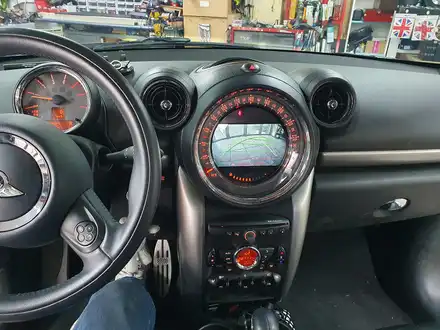 BMW 미니쿠퍼 R60 컨트리맨 순정모니터 적화현상을 모두 해결해드리고 고장난 순정 M BOX 탈거와 AUX노이즈제거 후방카메라 추가 장착으로 스트레스를 해방시켜 드렸습니다.~~~ / 서울 도봉구 시공 사진