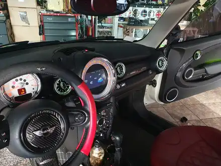 BMW 미니쿠퍼 2세대 R56 순정엠비언트 라이트 연동 송풍구 엠비언트 장착으로 차량에 실내갬성마력을 1000마력 상승시켜 드렸습니다.~~~^^ / 서울 도봉구 시공 사진
