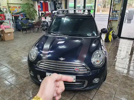 BMW 미니쿠퍼 R55 클럽맨 독일에서 파손된 윈도우유리 부품와서 장기입원 환자 퇴원준비중 입니다.~~~^^ / 서울 도봉구 시공 사진