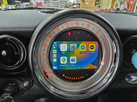 BMW 미니쿠퍼 2세대 R56 순정모니터 연동 아이폰 카플레이 장착으로 기존 불편했던 모든기능이 사라져 스트레스에서 해방시켜 드렸습니다.~~~^^ / 서울 도봉구 시공 사진