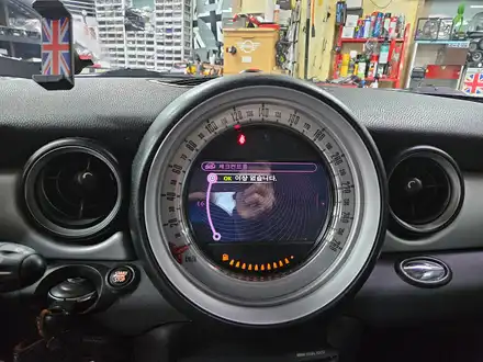 BMW 미니쿠퍼 2세대 R56 고질병 브레이크등 경고등수리와 함께 편리한 블루투스 리시버 장착 수명이 다한와이퍼도 모두 교체하여 드렸습니다.~~~^^ / 서울 도봉구 시공 사진