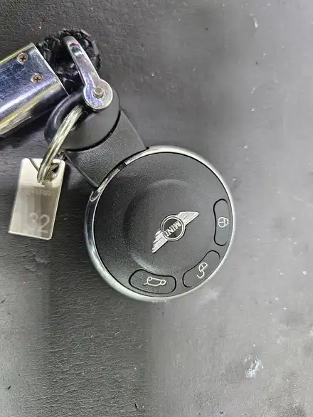 BMW 미니쿠퍼 R60 컨트리맨 파손된 리모컨케이스를 교환해드리고 골드잭 미러커버로 꾸며드렸습니다.~~~~~~^^ / 서울 도봉구 시공 사진