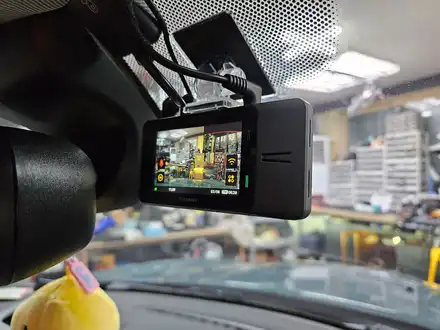 BMW 미니쿠퍼 F60 컨트리맨 기존 답답한 순정블랙박스를 탈거하고 가져오신 블랙박스로 교환하여 드렸습니다.~~~^^ / 서울 도봉구 시공 사진
