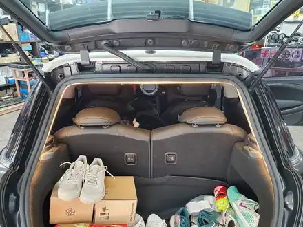 BMW 미니쿠퍼 2세대 R56 가져오신 돌출스쿱 블랙라이트링 본넷블랙몰딩등 식빵등 장착으로 차량에 포인트를 주었습니다.~~~^^ / 서울 도봉구 시공 사진