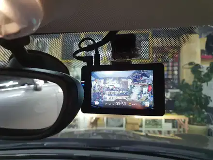 BMW 미니쿠퍼 F54 클럽맨 기존 순정블랙박스를 모두 제거하고 성능좋은 파인뷰 블랙박스로 교환하여 드렸습니다.~~~^^ / 서울 도봉구 시공 사진