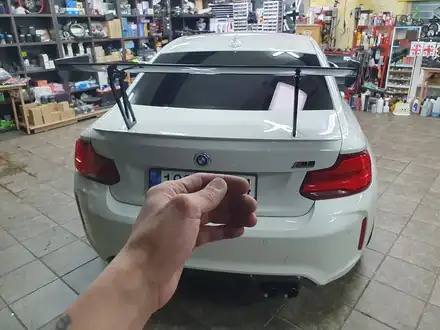 BMW M2 가져오신 카본 전용 스포일러를 장착하여 포스작렬 M 으로 만들어 드렸습니다.~~~^^ / 서울 도봉구 시공 사진