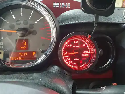 BMW 미니쿠퍼 R58 쿠페 가져오신 터보부스터 게이지와 수온게이지 튜닝으로 운행시 차량에 엔진정보를 보실수 있습니다.~~~^^ / 서울 도봉구 시공 사진