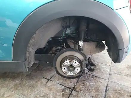 BMW 미니쿠퍼 3.5 세대 F57 컨버터블 소모품 브레이크패드를 브렘보 패드로 교환하여 차량에 컨디션과 제동성능을 향상시켜 드렸습니다.~~~^^ / 서울 도봉구 시공 사진