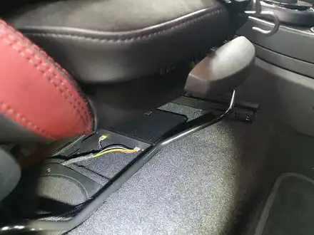 BMW 미니쿠퍼 F60 컨트리맨 고장난 순정블랙박스를 모두 제거하고 성능좋은 파인뷰 블랙박스와 보조배터리 장착으로 안심하고 주차녹화를 하실수 있습니다.~~~^^ / 서울 도봉구 시공 사진