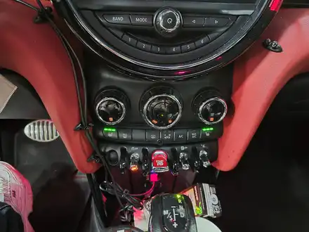 BMW 미니쿠퍼 F56 JCW 고장난 순정열선시트 기능을 모두 수리하여 올겨울 따뜻하게 보내실수 있도록 하여 드렸습니다.~~~^^ / 서울 도봉구 시공 사진