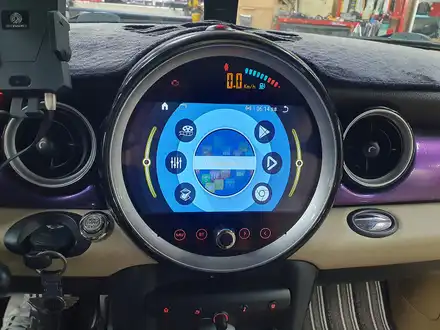 BMW 미니쿠퍼 R55 클럽맨 기존 고장난 사제비부를 모두 탈거하고 카플레이가 지원되는 비부로 교환하여 스트레스를 해방시켜 드렸습니다.~~~^^ / 서울 도봉구 시공 사진
