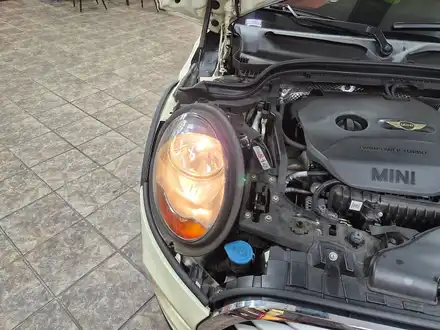 BMW 미니쿠퍼 F56 순정 누렁이 황구 색상에 라이트를 인증받은 오스람 쿨블루 전구교환으로 광명을 찾아드렸습니다.~~~^^ / 서울 도봉구 시공 사진