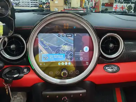 BMW 미니쿠퍼 2세대 R59 로드스터 미니전용 사제비부 교환으로 편리하게 모든 미디어 기능을 활용하실수 있습니다.~~~^^ / 서울 도봉구 시공 사진