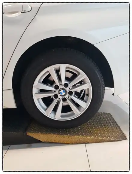 휠프로텍터 휠보레 BMW 328i 시공~수입차휠프로텍터/휠가드/휠보호/휠스크래치/휠기스방지/휠튜닝/휠복원/휠도색대체~휠보레장착전문점/용품/자동차튜닝샵~케렌시아카! / 서울 송파 시공 사진