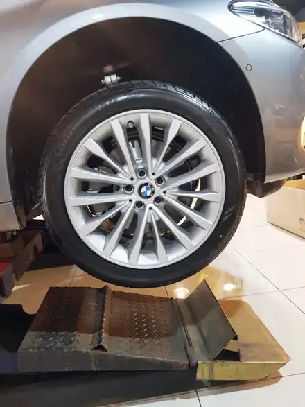 휠프로텍터 BMW 520d 휠보레 실버컬러 장착~휠가드/림프로텍터/휠스크래치/휠기스/휠튜닝/휠긁힘방지/휠복원대체 전문점~강남/송파/강동/하남 자동차튜닝~케렌시아CAR! / 서울 송파 시공 사진