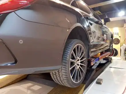 벤츠 CLS400 AMG 휠프로텍터 휠보레 레드컬러 장착~휠보호/휠가드/휠스크래치/휠기스/휠복원대체/휠튜닝/자동차튜닝~강남/송파/강동/하남 휠보레장착점/용품~케렌시아CAR! / 서울 송파 시공 사진