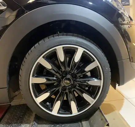 BMW 미니 쿠퍼 S 휠프로텍터 휠보레 17인치 실버컬러 장착~휠기스방지/휠가드/휠보호/휠스크래치/휠튜닝/휠복원대체~강남/송파/강동/하남 휠보레장착점/자동차튜닝/용품~케렌시아CAR / 서울 송파 시공 사진