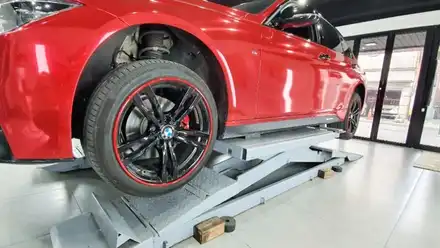 수입차 휠프로텍터 BMW 320d 휠보레 18인치 레드컬러 장착~휠스크래치/휠기스방지/휠가드/휠보호/휠튜닝/휠복원/휠도색대체~강남/송파/강동/하남 휠보레전문장착점/용품~케렌시아카! / 서울 송파 시공 사진