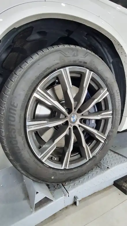 수입차 휠프로텍터 BMW X5 휠보레 20인치 블랙컬러 장착~휠가드/휠스크래치/휠기스방지/휠보호/휠튜닝/휠복원/휠도색대체~강남/송파/강동/하남 휠보레장착전문점/용품~케렌시아카! / 서울 송파 시공 사진