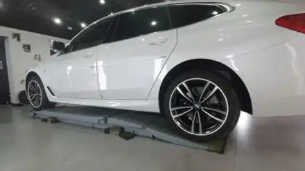 BMW 6GT 휠프로텍터 휠보레 화이트컬러 장착~휠보호/휠가드/휠튜닝/휠기스방지/휠스크래치/휠복원/휠도색대체~강남/송파/강동/하남 자동차튜닝/자동차외장관리/자동차튜닝샵~케렌시아카! / 서울 송파 시공 사진