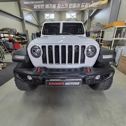 지프 글래디에이터 배기 튜닝, 메이커 배기 반값 이하 가격으로 중간소음기 교체하고 사이드 팁 세팅하기 / 인천 동구 시공 사진