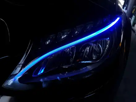 벤츠 W205 C클래스 블루 헤드라이트. 감각적인 환영의 인사. 시공 사진