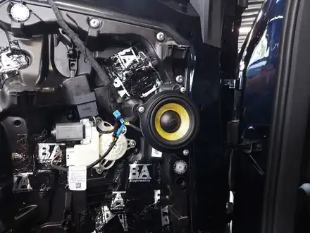 BMW G06 X6 LCI 엠비언트 확장 + 캐나다 AVI 스피커. 시공 사진