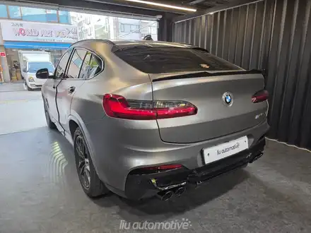 BMW X4 인기 패키지 기어패널 교체식 엠비언트 + 선루프 엠비언트 + 프론트립 에어댐 + X4M 타입 디퓨저 머플러 교체. 시공 사진