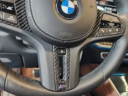BMW X6 실내 카본 인테리어 변경 + 루프 엠비언트 확장. 시공 사진