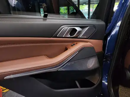 BMW G05 X5 엠비언트 연동 스피커 세트 + M1M2 버튼 + 카본 패들시프트. 시공 사진