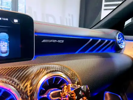 벤츠 C118 CLA 엠비언트 AMG 패키지. 미드레인지 스피커 + AMG 바 엠비언트 + AMG 핸들커버. 시공 사진