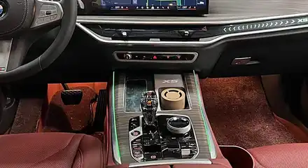 BMW X5 X6 X7 기어노브 생성 + 크리스탈 세트 페이스리프트 차량. 시공 사진