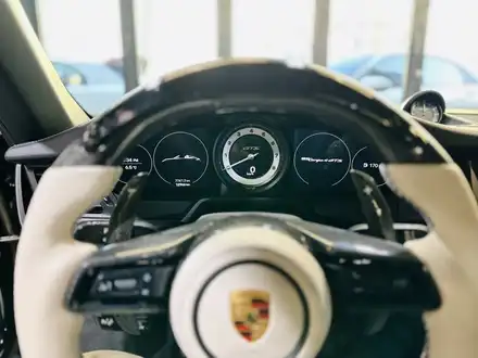 포르쉐 992 GTS 화이트 타코미터 컬러 변경. 시공 사진