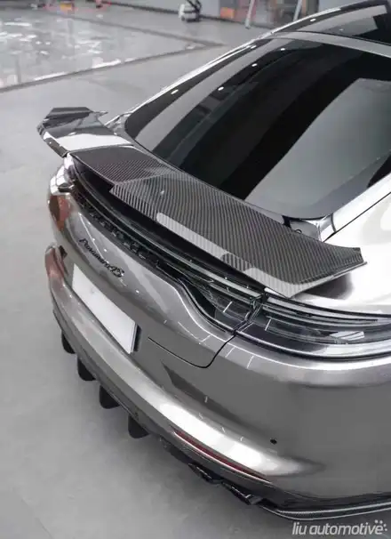 포르쉐 971 파나메라 GTS 전동 스포일러 카본. 시공 사진