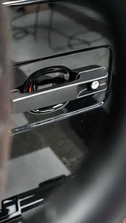 벤츠 지바겐 G63 AMG 키레스고 + 소프트 클로징 - 키버튼 누름 없이 문열기 고스트도어. 시공 사진
