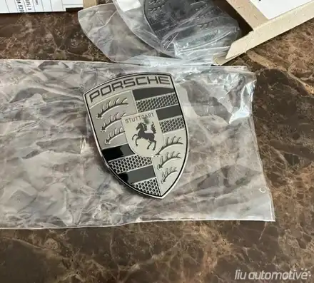 포르쉐 터보나이트 엠블럼 교체 순정부품. 시공 사진