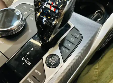 BMW G22 4시리즈 크리스탈 기어봉 교체 시공 작업. 시공 사진