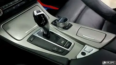 BMW F10 5시리즈 실내랩핑[#화성랩핑#수원랩핑#동탄랩핑#진팩토리#브러쉬드티타늄#BMW실내랩핑] / 화성 남여울 시공 사진