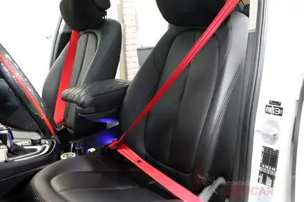 안전하면서 자동차 실내 포인트! BMW 2시리즈 컬러 안전벨트 시공! / 서울 중랑 시공 사진