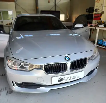 더울수록 심해지는 BMW 3시리즈 F30 크레파스 냄새, 근본 원인 제거 작업 / 부산 강서 시공 사진